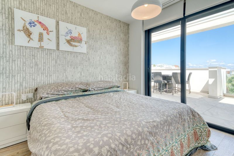 Foto f60a1ebf-29c1-4121-acbb-5d623b0b6f9d. Alquiler ático en n/a vida de lujo : ático con 198 m² de terrazas y vistas panorámicas en Estepona