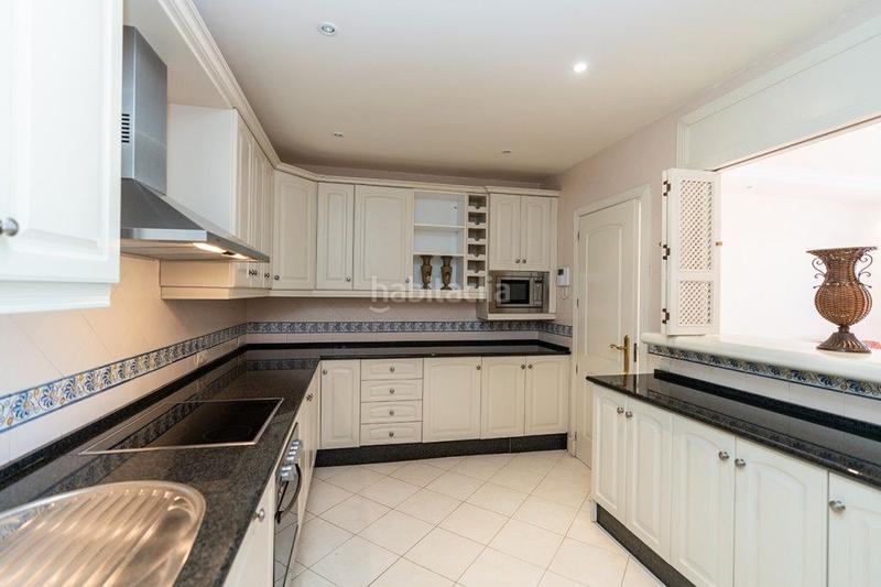 Foto 19dc937b-451d-44c5-bba8-24ed962ff0f4. Àtic a urbanización cerrado de Elviria 1 a Elviria Marbella