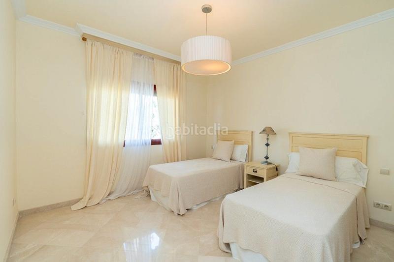 Foto 4b443f93-f334-4ec6-9591-713cdf88a319. Àtic a urbanización cerrado de Elviria 1 a Elviria Marbella