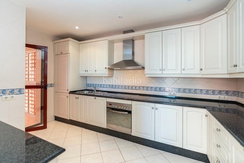 Foto 537d437b-48b1-479e-bc49-8668fd5b7869. Àtic a urbanización cerrado de Elviria 1 a Elviria Marbella