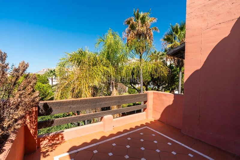 Foto b659a13a-09b3-423c-bca4-5b0e7f6b3ac3. Àtic a urbanización cerrado de Elviria 1 a Elviria Marbella