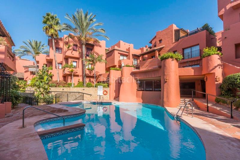 Foto c1d3a9e6-5cc9-4e84-86c8-ccf7b3f6f63f. Àtic a urbanización cerrado de Elviria 1 a Elviria Marbella