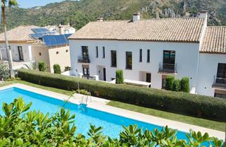 Lloguer Casa aparellada a Avenida de andalucia 71. Casa familiar reformada en alquiler en el casar, benahavís