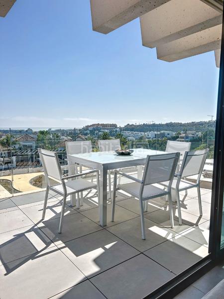 Foto 8ca02abf-675f-4406-a80c-cb2651eef568. Rent penthouse with pool in La Concha - Resina Golf Estepona