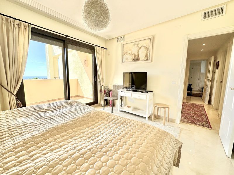 Foto a67b7cba-5475-4dff-b93b-433a530b9081. Pis amb piscina a los arqueros - puerto del almendro Benahavís