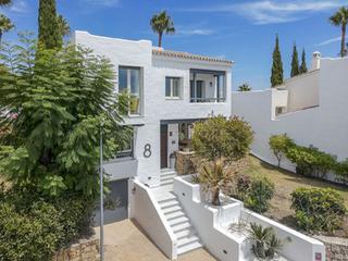 Location Chalet à La Alquería. Elegancia rediseñada y vistas de golf en la alquería, benahavís
