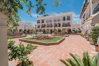 Attique à Urbanización los olivos i 1. Lujo y vistas en el corazón de nueva andalucía: ático renovado c
