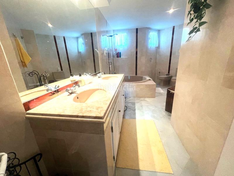 Foto ee6f8aac-c3ac-41d9-90f7-ea76ad8c694d. Dúplex a calle flor de saúco 5 a Bel - Air Estepona