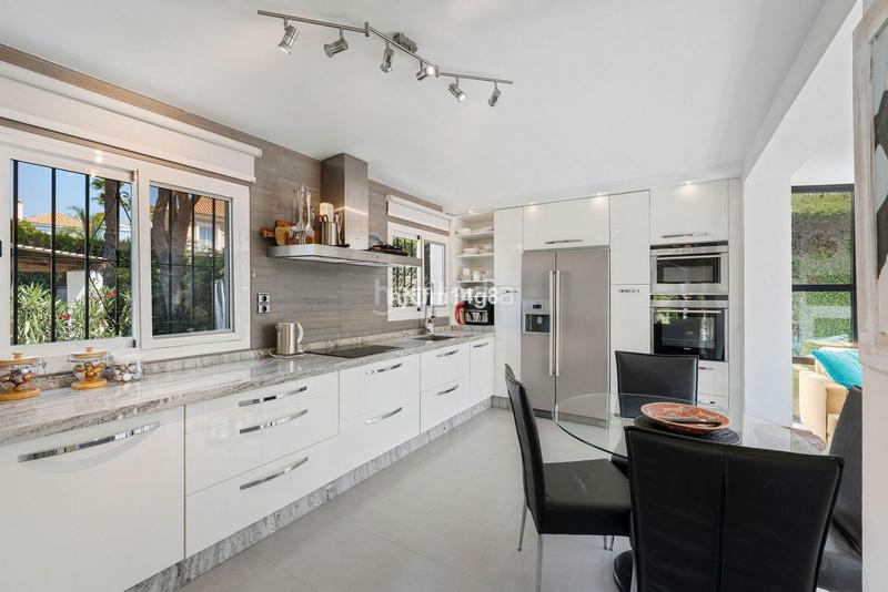 Foto f69e3968-a98b-4274-ab6f-90db74f25b3d. Chalet in calle aries 8h in Los Naranjos Marbella