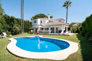 Xalet  Calle aries 8h. Exclusiva villa familiar con piscina privada en marbella country