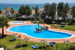 Appartamento in La Duquesa. Excepcional bajo con gran terraza y seguridad 24h en duquesa sui
