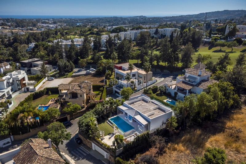 Foto f325edee-dfd0-4872-a21a-ae60413c91e7. Location chalet dans avenida tomás pascual 22 dans La Quinta Benahavís