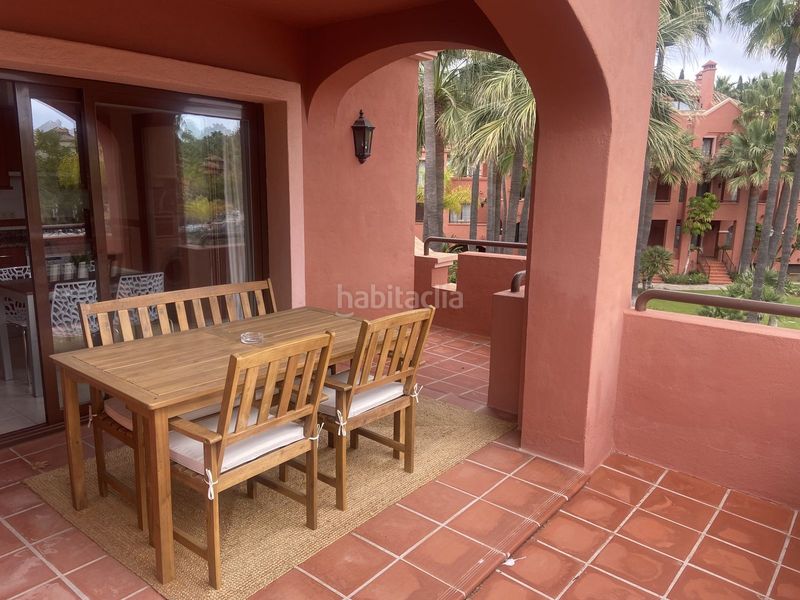 Foto 9eb9fa4c-f07f-4292-9708-5d6eb8289e82. Apartament amb piscina a La Dama de Noche - La Alzambra Marbella