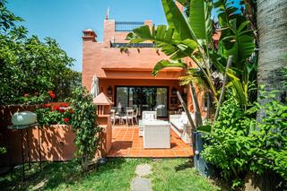 Maison jumelée à La Carolina - Guadalpín. Refugio de lujo en townhouse oasis, milla de oro: 5 dormitorios