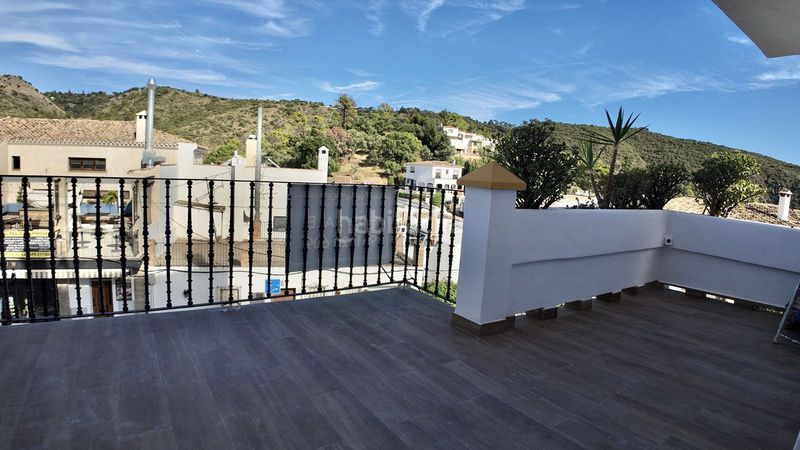 Foto f83df8b1-773d-477f-b02d-aca700377070. Alquiler dúplex ¡bienvenido a tu nuevo hogar en el corazón ! en Benahavís
