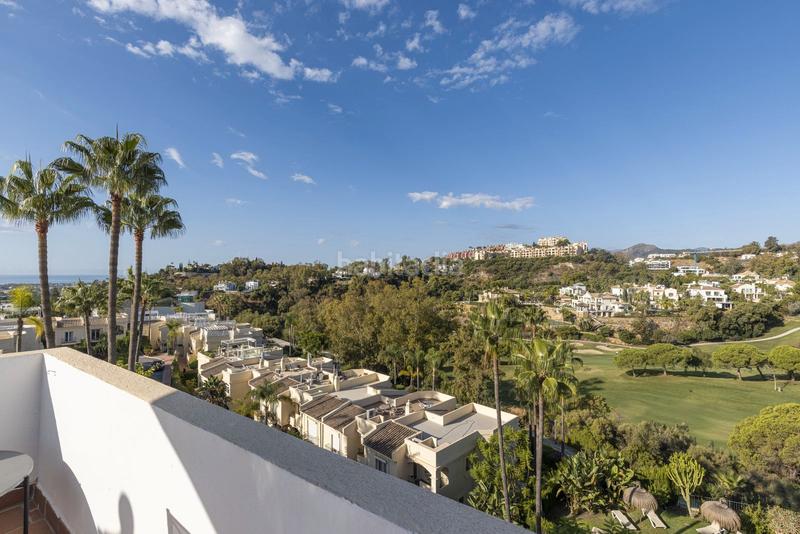 Foto 17a370bf-c6d4-42c3-b47c-25d28fea8880. Dachwohnung in avenida tomás pascual 22 in La Quinta Benahavís