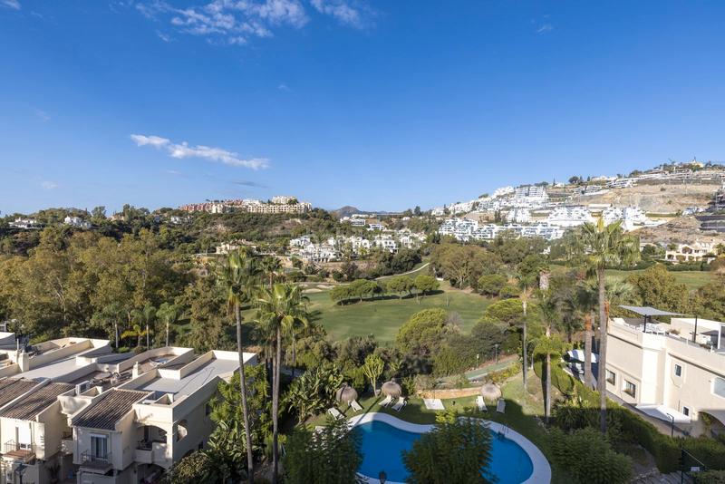 Foto 2c9557a5-1ab9-4a89-b79a-8f0f5ade1c91. Dachwohnung in avenida tomás pascual 22 in La Quinta Benahavís