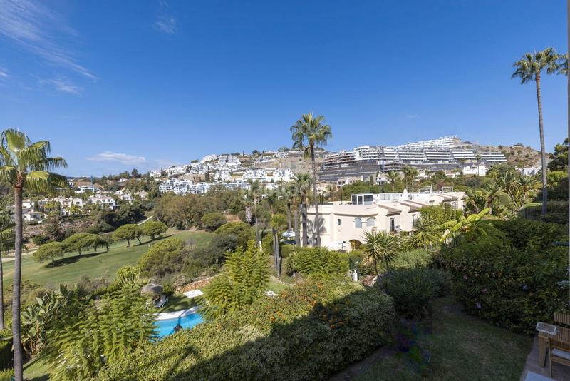 Foto f15239a7-e26f-439d-8654-5fa3f0eaaf05. Dachwohnung in avenida tomás pascual 22 in La Quinta Benahavís