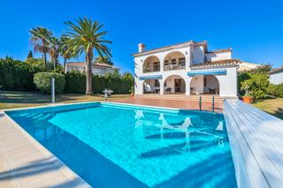 Xalet a N/a. Lujosa villa andaluz-moderna con jardín exuberante y gran piscin