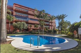 Appartamento in Guadalmansa. Espectacular apartamento de 3 dormitorios con vistas al mar y a