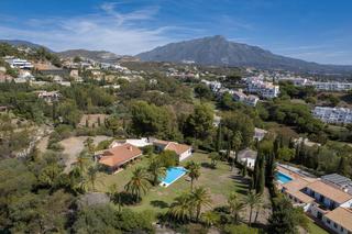 Xalet  Calle la pacheca alta 22. Gran villa de cinco dormitorios y segregación en fuente del espa