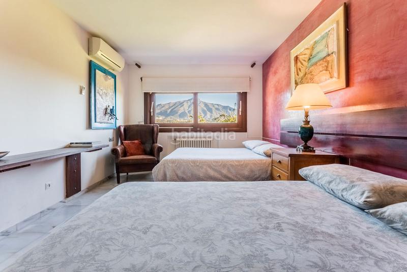 Foto da34df3a-ca10-49ed-a106-323f5ec95c14. Chalet in calle londres s/n in Las Brisas Marbella