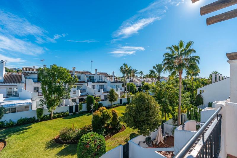 Foto 0f0dba2e-34aa-49db-86b2-c290be28c36d. Casa adosada en plaza de cibeles 363 gran potencial de reforma en casa adosada con jardín en los naranjos, nueva andalucía en Marbella