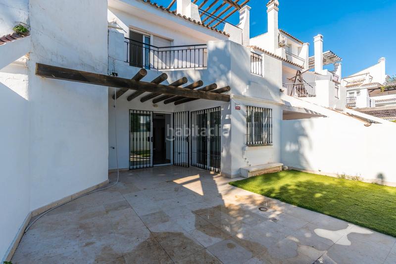 Foto 246e3c4f-026e-4316-ab5c-b0ed8fe11406. Casa adosada en plaza de cibeles 363 gran potencial de reforma en casa adosada con jardín en los naranjos, nueva andalucía en Marbella