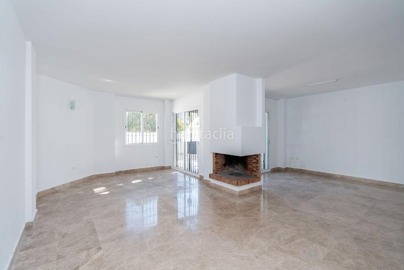 Foto 3aa348be-7d3b-4f78-892a-409c1b542ee7. Casa adosada en plaza de cibeles 363 gran potencial de reforma en casa adosada con jardín en los naranjos, nueva andalucía en Marbella