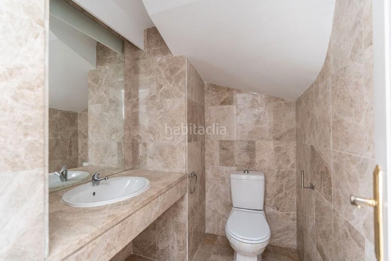 Foto b8426ed5-4660-4a60-aedf-5fbefcc77772. Casa adosada en plaza de cibeles 363 gran potencial de reforma en casa adosada con jardín en los naranjos, nueva andalucía en Marbella