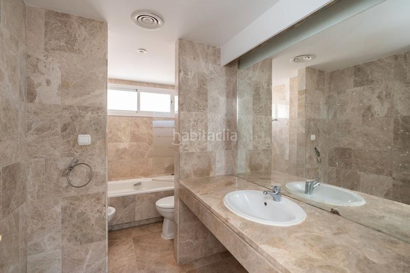 Foto c3bfb084-ebe6-42bc-9dc9-24523202a125. Casa adosada en plaza de cibeles 363 gran potencial de reforma en casa adosada con jardín en los naranjos, nueva andalucía en Marbella