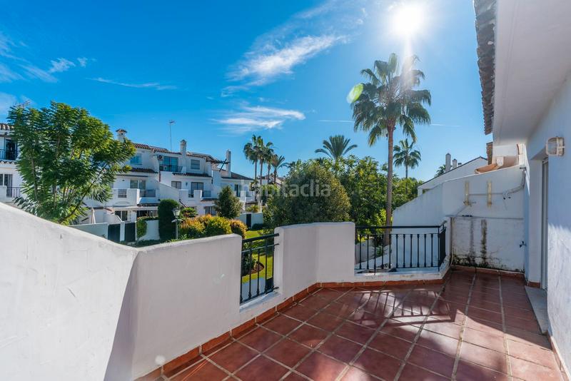 Foto f4ef51d4-55d5-43e0-bb3e-f5da13ec144e. Casa adosada en plaza de cibeles 363 gran potencial de reforma en casa adosada con jardín en los naranjos, nueva andalucía en Marbella
