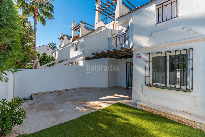 Foto f70c0acd-b7d2-4da2-aab2-e91129d97fe6. Casa adosada en plaza de cibeles 363 gran potencial de reforma en casa adosada con jardín en los naranjos, nueva andalucía en Marbella