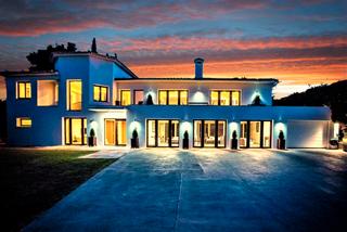 Rent Chalet in Avenida mar mediterráneo 1. Lujosa oportunidad frente al mar: villa de 7 dormitorios en la e