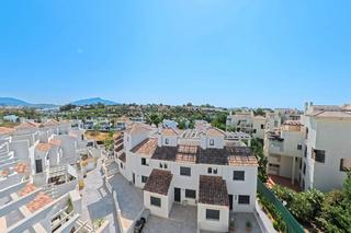 Reihenhaus  Calle del priorato 1. Elegante adosada esquinera con solárium en exclusiva zona de el