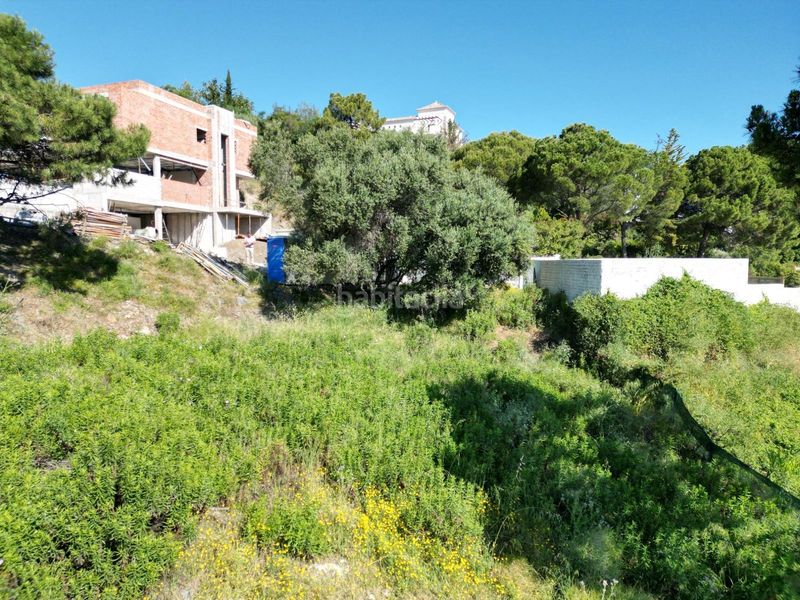 Foto 5b664117-c261-4bc5-bbf2-727b3b2bc0ab. Terreno residencial en urbanizacion montemayor alto 16 parcela única con vistas panorámicas en monte mayor resort, en Benahavís