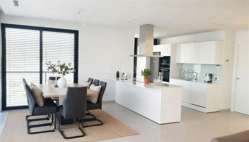 Foto 2f2e29b8-55f2-47e7-a2ed-3cddd88e6e14. Chalet en n-340 147 ?? espectacular villa de diseño moderno en la duquesa con piscina privada y vistas al mar en Manilva