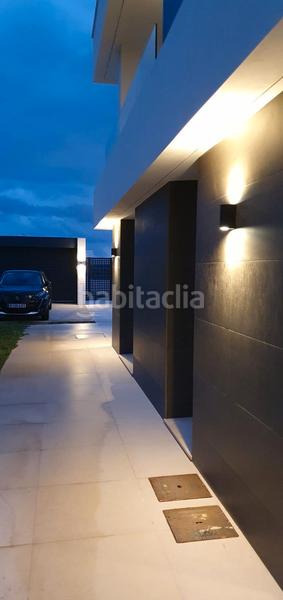Foto d7ba43c8-8a5c-4ebd-bfac-b4a9366f790b. Chalet en n-340 147 ?? espectacular villa de diseño moderno en la duquesa con piscina privada y vistas al mar en Manilva