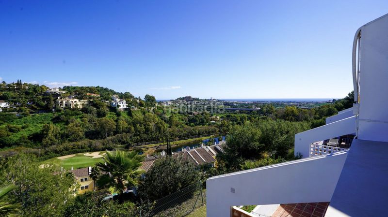 Foto 24f3e9d0-27dd-4107-8e9c-840e8430ded3. Piso en calle el mirador 2c apartamento de diseño y vistas al mar en mirador la quinta en Benahavís