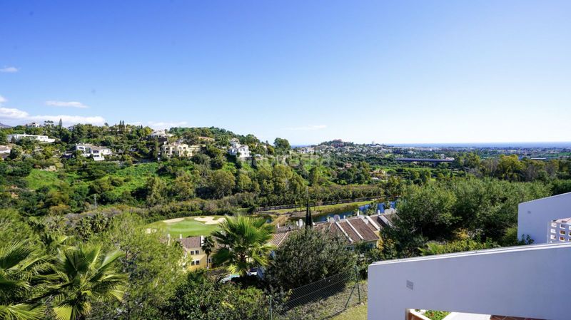 Foto e4ade4ee-a3d4-4d54-95aa-dbcb812974f6. Piso en calle el mirador 2c apartamento de diseño y vistas al mar en mirador la quinta en Benahavís