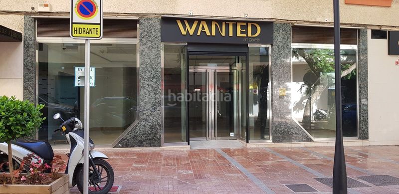 Foto 6137abb4-d33c-491f-9764-621252817dd8. Alquiler local comercial en avenida mercado 12 local comercial de gran visibilidad en el centro en Marbella