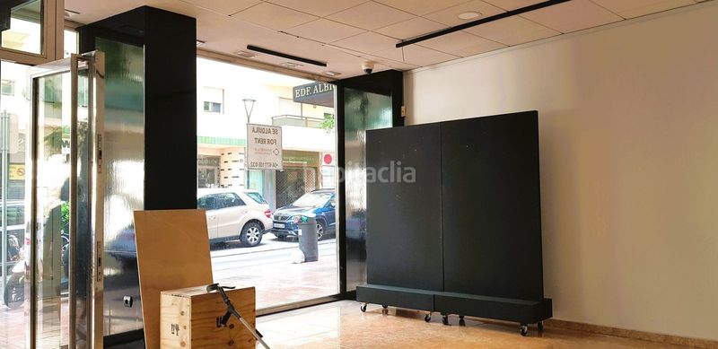 Foto ba4a786f-57e9-4b15-a40f-38f744057172. Alquiler local comercial en avenida mercado 12 local comercial de gran visibilidad en el centro en Marbella