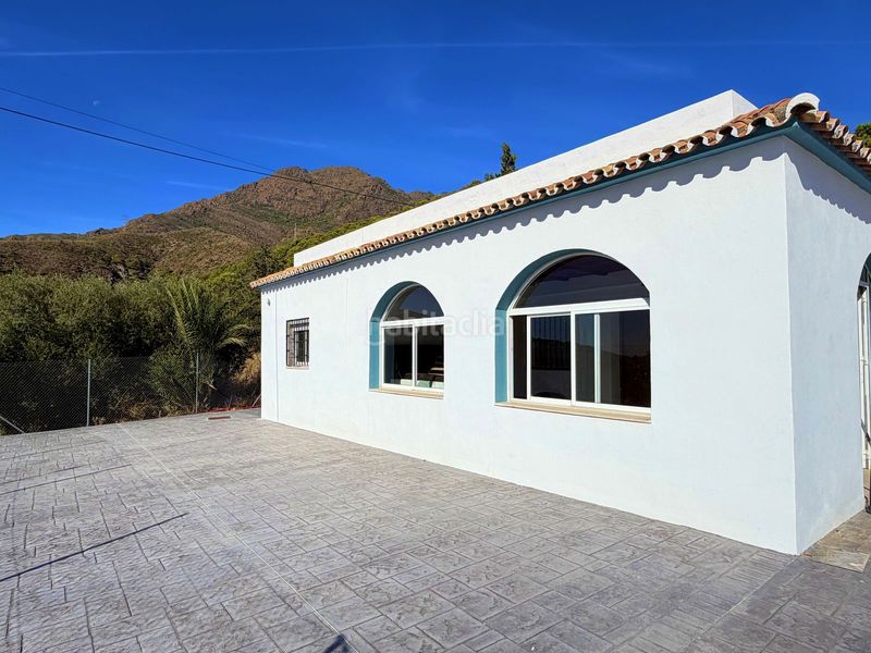 Foto 044bb040-674f-43c7-a579-39a0e443ed52. Casa amb piscina a Centro Estepona