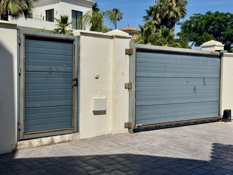 Foto 8e4b9a5a-e02f-427b-b889-b6a51f11690f. Chalet mit parking pool in Parque Central Estepona