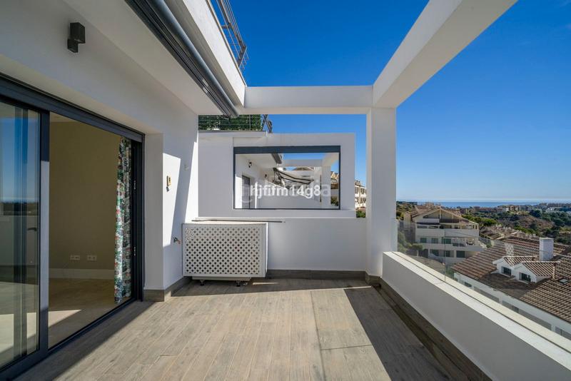 Foto 5ae5a4bc-1b34-4f22-9f60-b645800cc336. Dúplex amb piscina a La Concha - Resina Golf Estepona