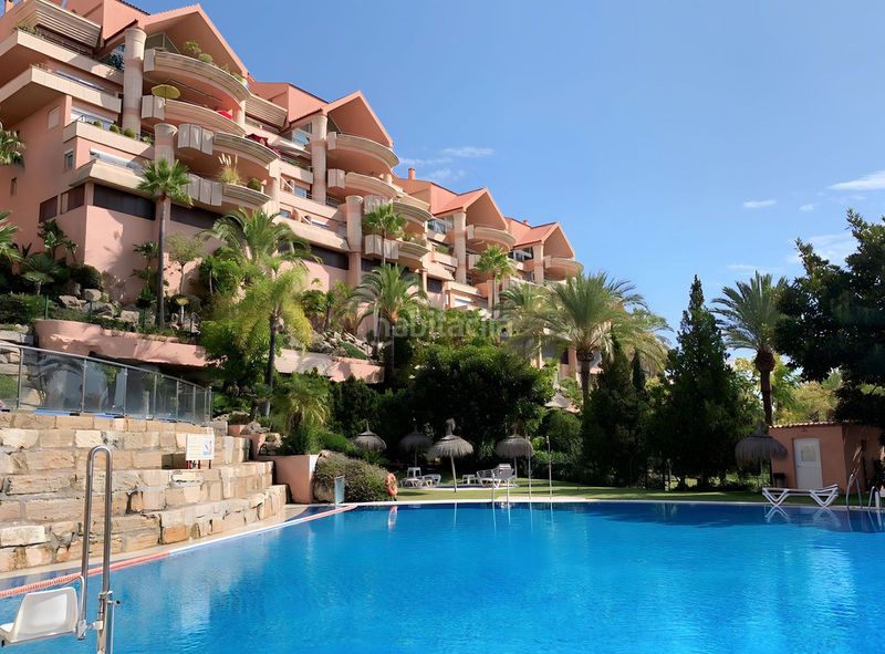 Foto 16e6e37c-06ef-4ab6-9dbf-c16cc9af6605. Pis amb aparcament piscina a Las Brisas Marbella