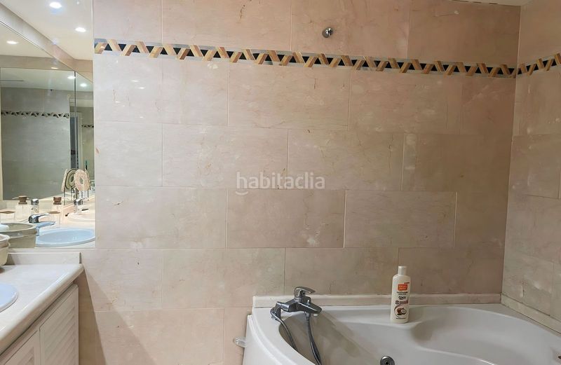 Foto a3eca68b-22a4-489f-97b0-1e2cce2935b3. Pis amb aparcament piscina a Las Brisas Marbella