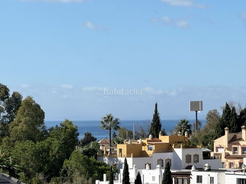 Foto ef5236d5-61de-4960-b092-593f416053b3. Casa adossada amb piscina a Bello Horizonte - Lindasol Marbella