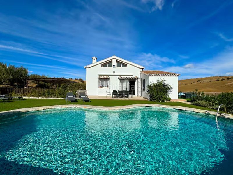 Foto a9fa0776-a3f4-4260-8a83-02ad6b9e7850. Masia amb piscina a Coín