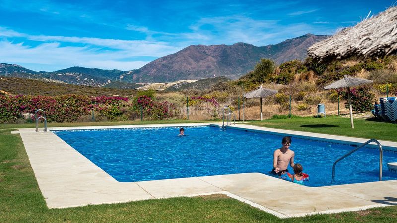 Foto 873ea9f5-fcb3-4e0c-a21c-3540a05c4235. Àtic amb piscina a Casares pueblo Casares